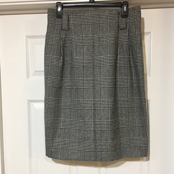Wool knee length skirt