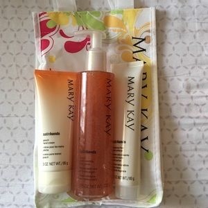 Mary Kay Satin Hands Set (Peach scented)