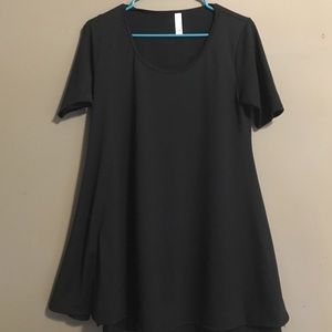 Xs LulaRoe perfect tee (black)