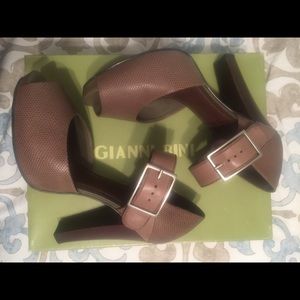 Gianni Bini leather peep toe pumps