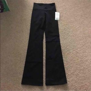 NWT Lululemon Groove Pant III size 4 (TALL)
