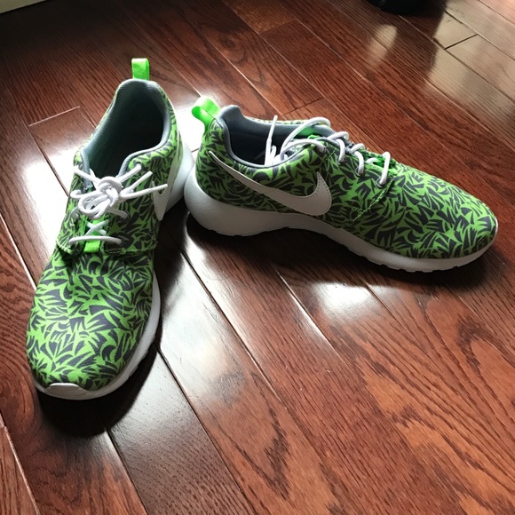NIB NIKE Roshe