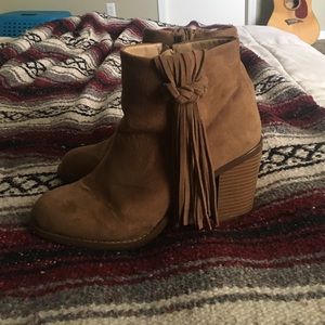 Forever 21 suede fringe booties