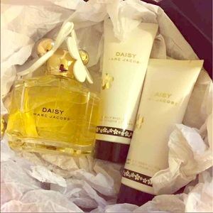 Marc Jacobs Daisy perfume set NIB. NO TRADE!!