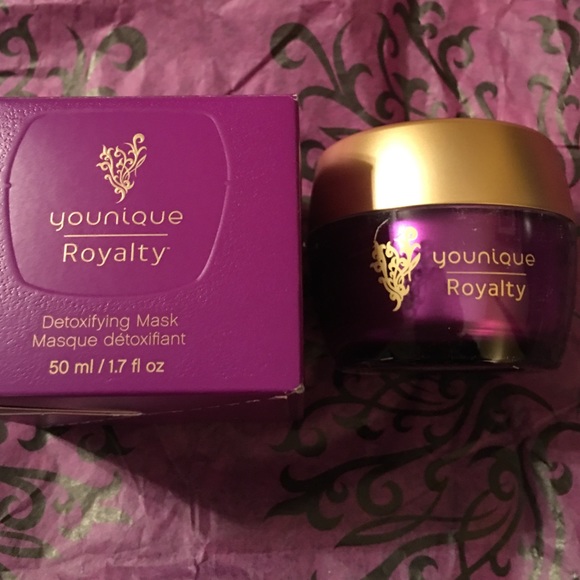 Younique Royalty Detoxifying Mask