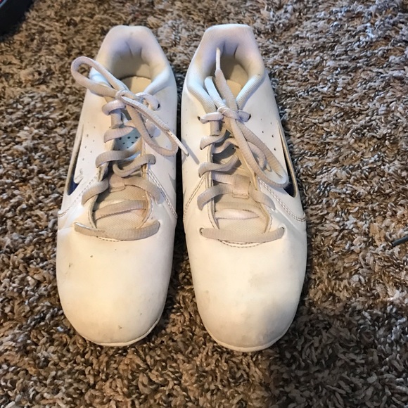 White nike cheerleading completion sneakers - Picture 1 of 3