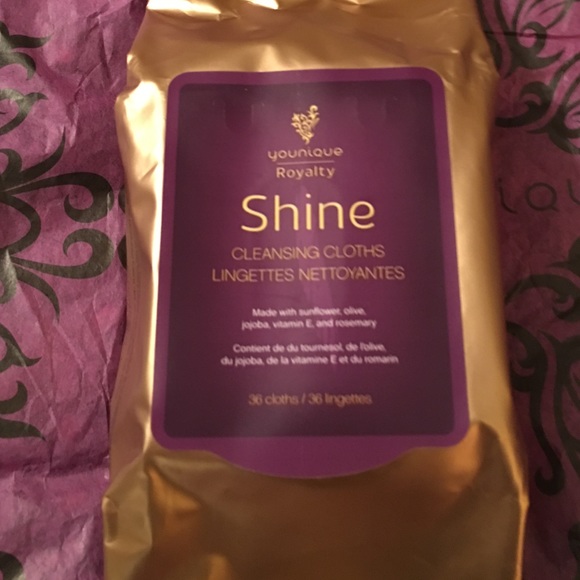 Younique Royalty Shine Cleansing Cloths