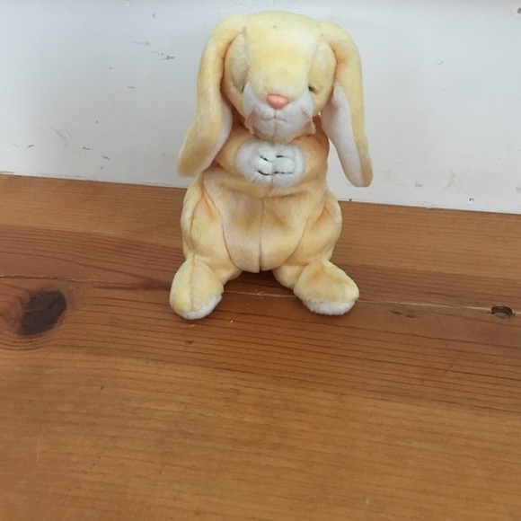 Yellow praying bunny
