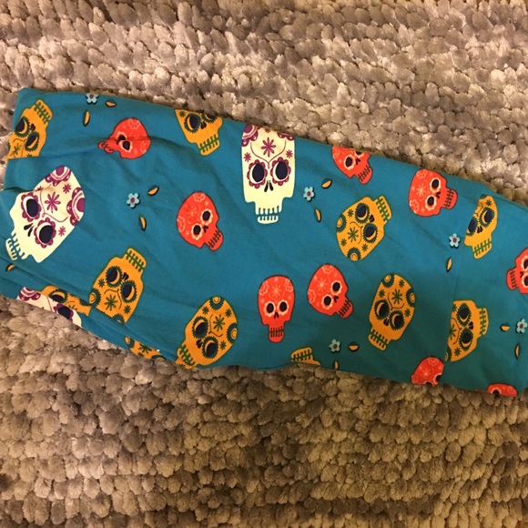 Lularoe sugar skulls OS