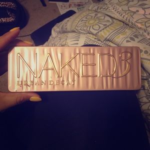Urban Decay Naked 3 eyeshadow palette