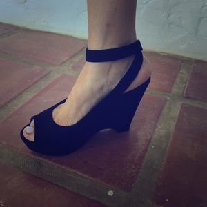 Nine West black platform shoes,Size 9.