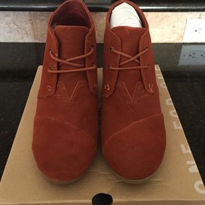 TOMS cognac desert wedge. Size 9. Brand new!