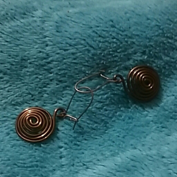NWOT Awesome coiled copper earrings