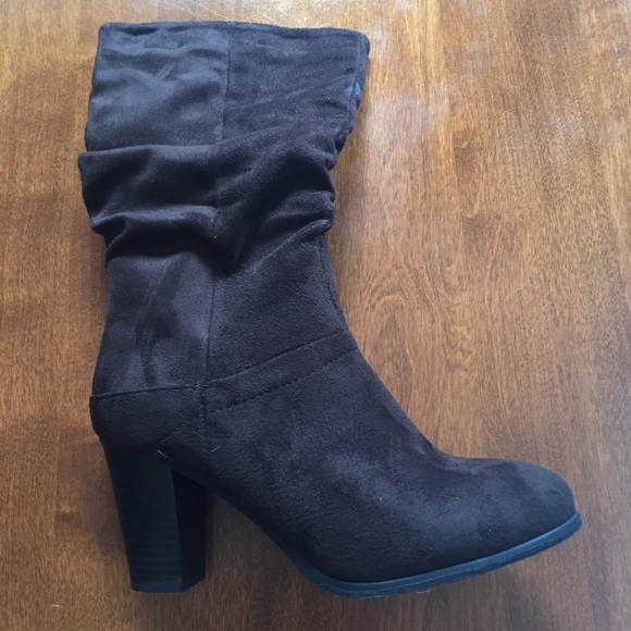 NWOB Dark Brown Faux Suede Boots. Size 7 1/2 - Picture 2 of 4