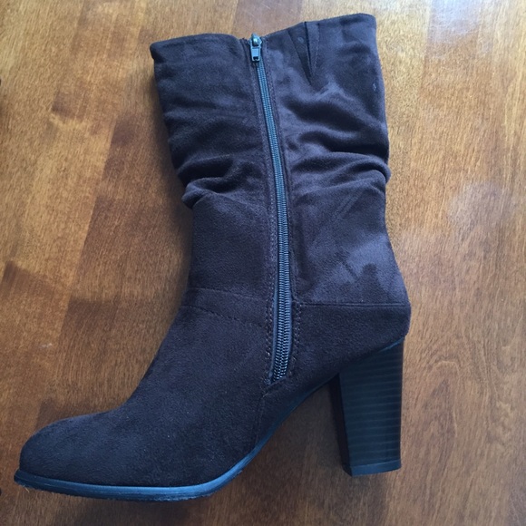 NWOB Dark Brown Faux Suede Boots. Size 7 1/2 - Picture 3 of 4