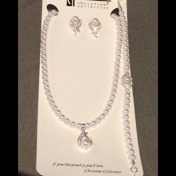 3 Pcs. Set. Beautiful Pearl Crystal and silver set
