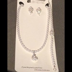 3 Pcs. Set. Beautiful Pearl Crystal and silver set