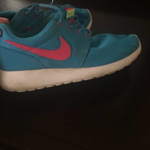 Nike roshe run shoes