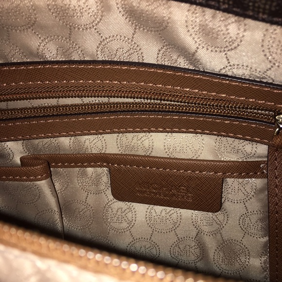 SOLD.  Michael Kors Large Tote Bag - Picture 2 of 4