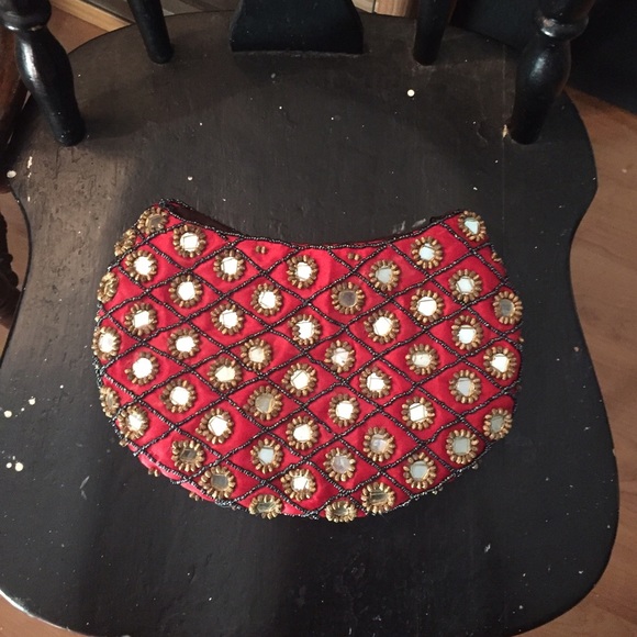 Red Beaded Purse w Mirror Embellishments - Picture 2 of 4