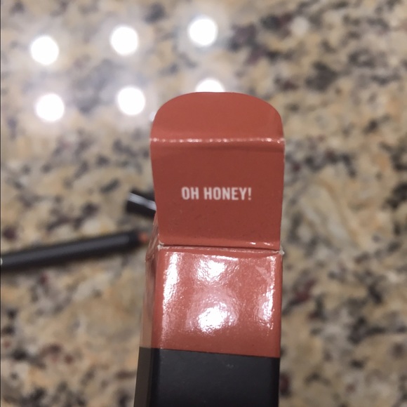 Mac "Oh Honey" lip liner