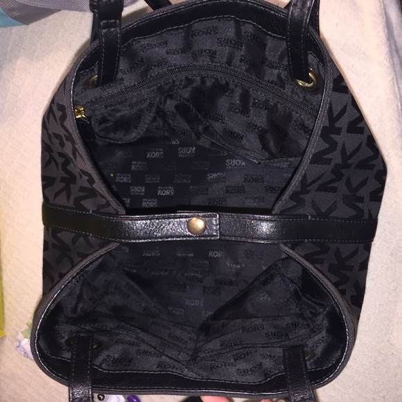 Black Michael Kors logo bag with gold accents - Picture 3 of 4