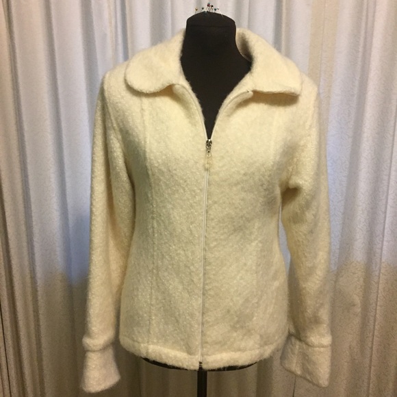 Ultra-soft Cream Colored Beige Jacket - Picture 3 of 5