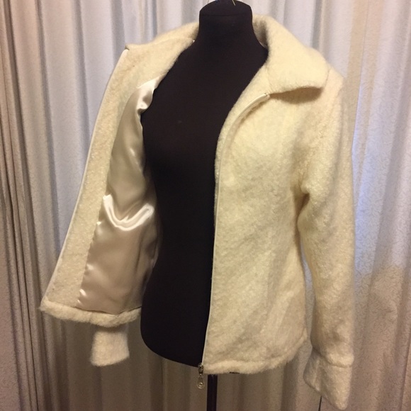 Ultra-soft Cream Colored Beige Jacket - Picture 2 of 5