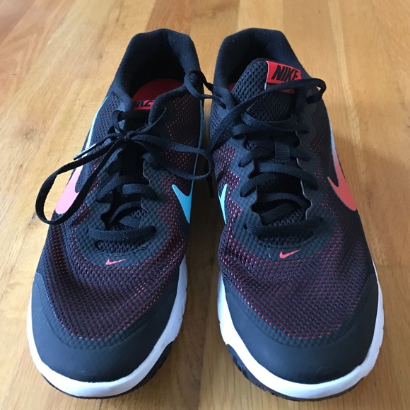 Nike Tennis Shoes!!
