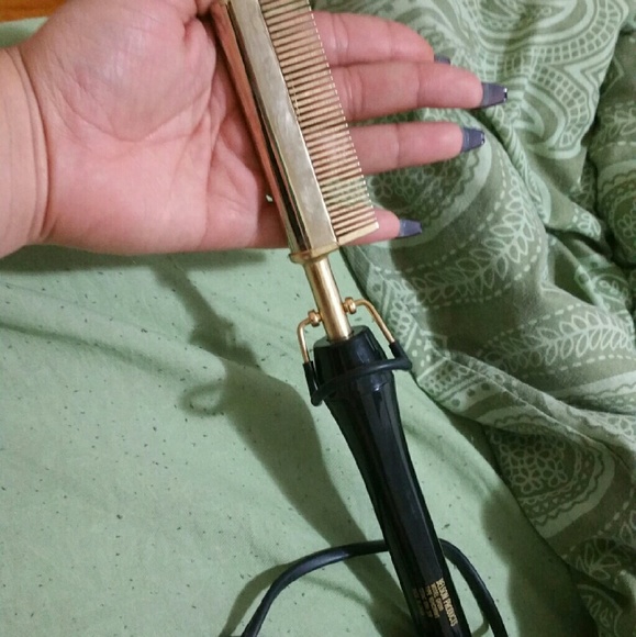 Electric hot comb