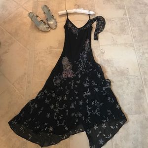 Elegant and feminine Karen Millen dress