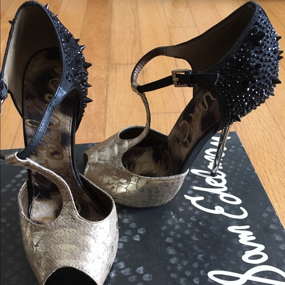 Sam Edelman "Scarlett" black/gold heels.