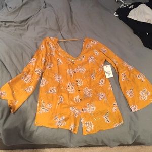 Never been worn Billabong blouse