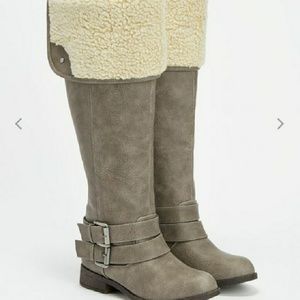 Brand new all around season boots !