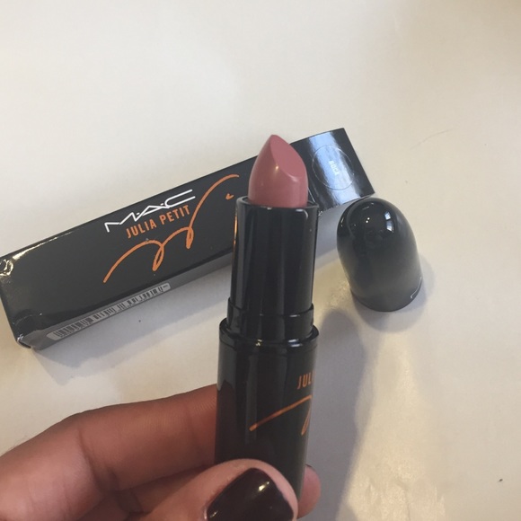 BNIB MAC JULIA PETIT 5pc Lipstick Blush Lipglass Linda Boca  JULIA PETIT LIPSTICK IN *BOCA*