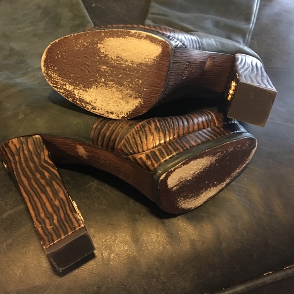 CHANEL Boots Suede Leather Platforms! - Picture 6 of 9