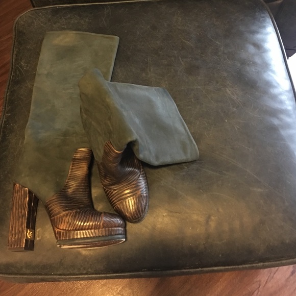 CHANEL Boots Suede Leather Platforms! - Picture 8 of 9