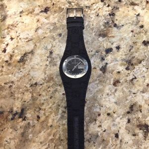 **SOLD**Gucci signature G watch in black