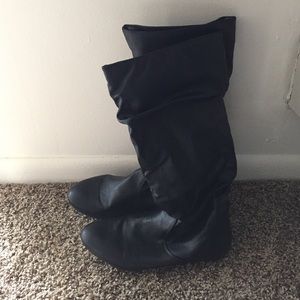 Black slouchy boots!