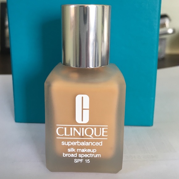 NWOB Clinique superbalanced silk makeup shade 09