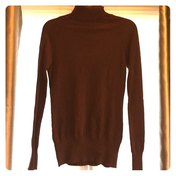 Brown classic turtle-neck