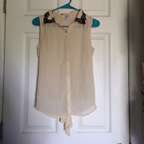 Papaya top with black lace