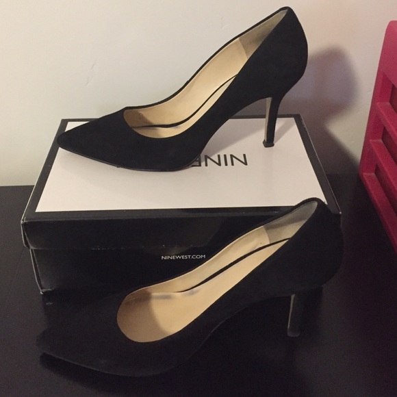 Suede Nine West pointed toe pumps sz 10M