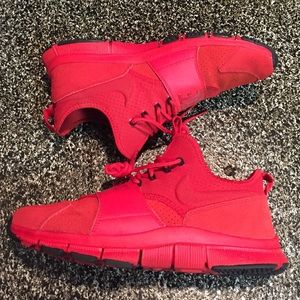 Red Nike Free's