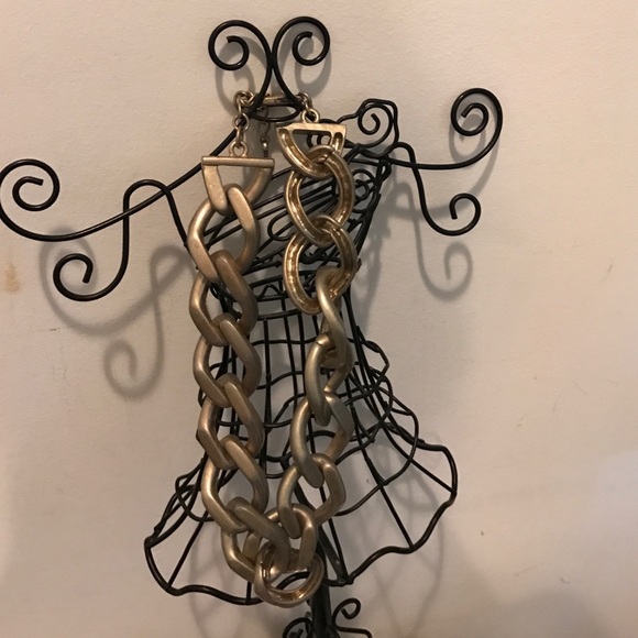 Gold statement necklace - Picture 2 of 4