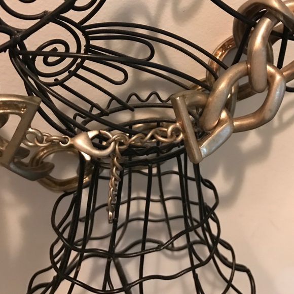 Gold statement necklace - Picture 3 of 4