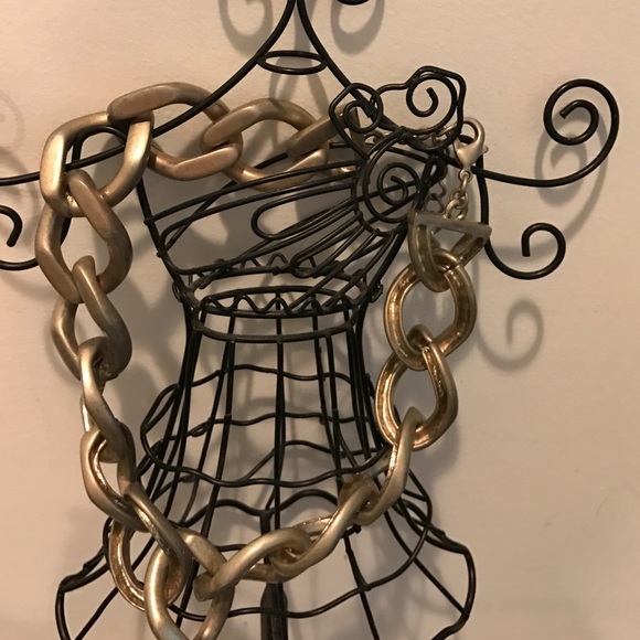 Gold statement necklace - Picture 4 of 4