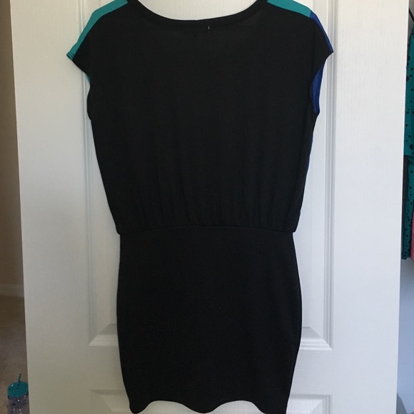 Color-block dress! - Picture 4 of 4