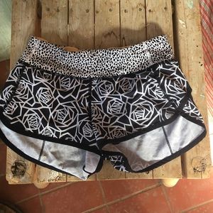 Geometric lululemon shorts