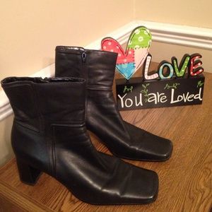 Nine West Size 10M Black Leather Upper Ankle Boots